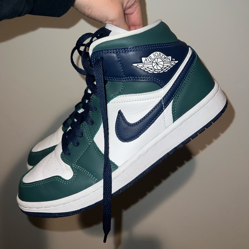Jordan Mid